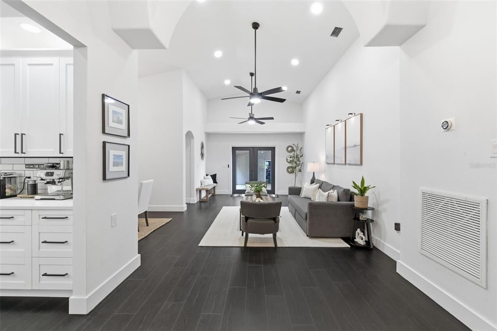 For Sale: $899,600 (5 beds, 4 baths, 2924 Square Feet)