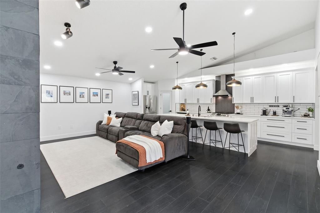 For Sale: $899,600 (5 beds, 4 baths, 2924 Square Feet)