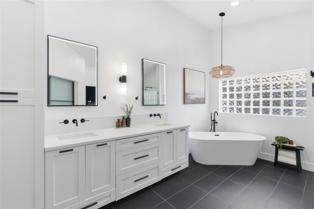 For Sale: $899,600 (5 beds, 4 baths, 2924 Square Feet)