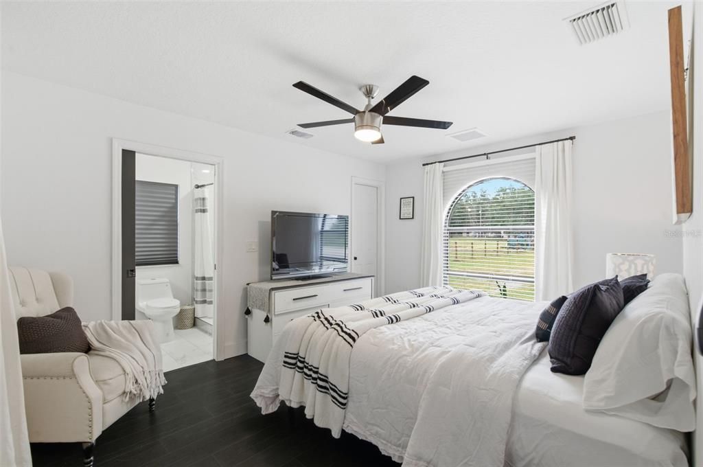 For Sale: $899,600 (5 beds, 4 baths, 2924 Square Feet)