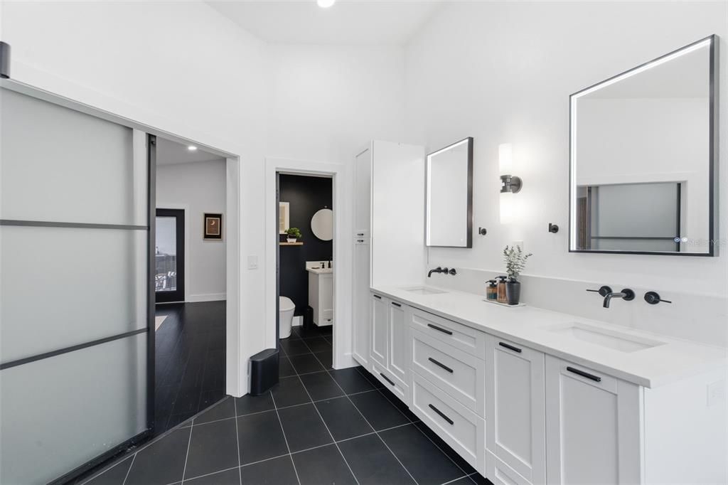 For Sale: $899,600 (5 beds, 4 baths, 2924 Square Feet)