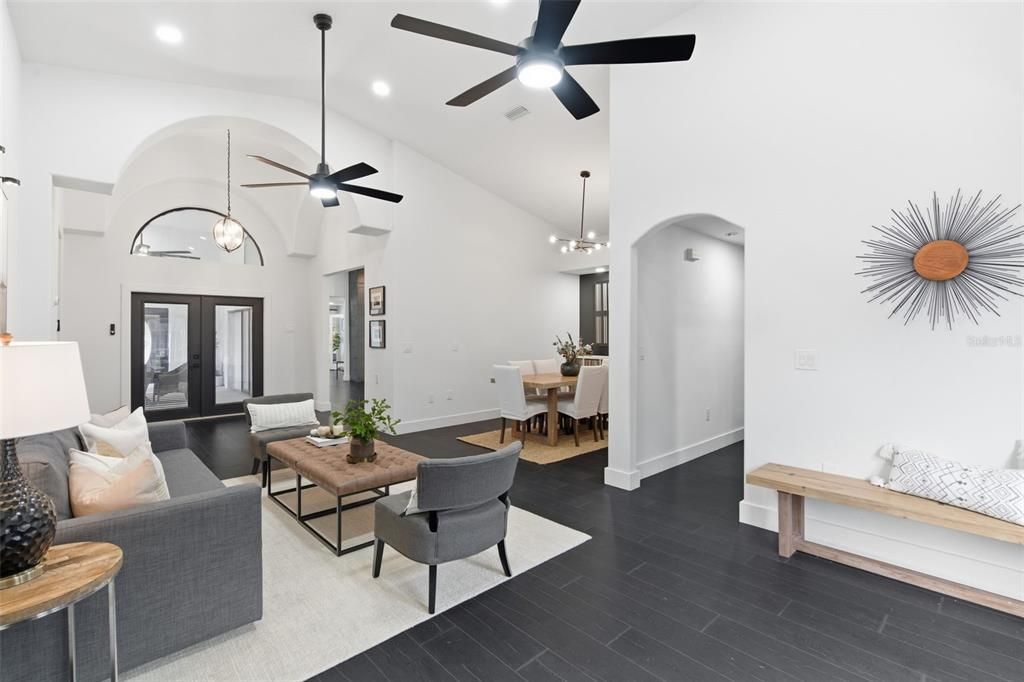 For Sale: $899,600 (5 beds, 4 baths, 2924 Square Feet)