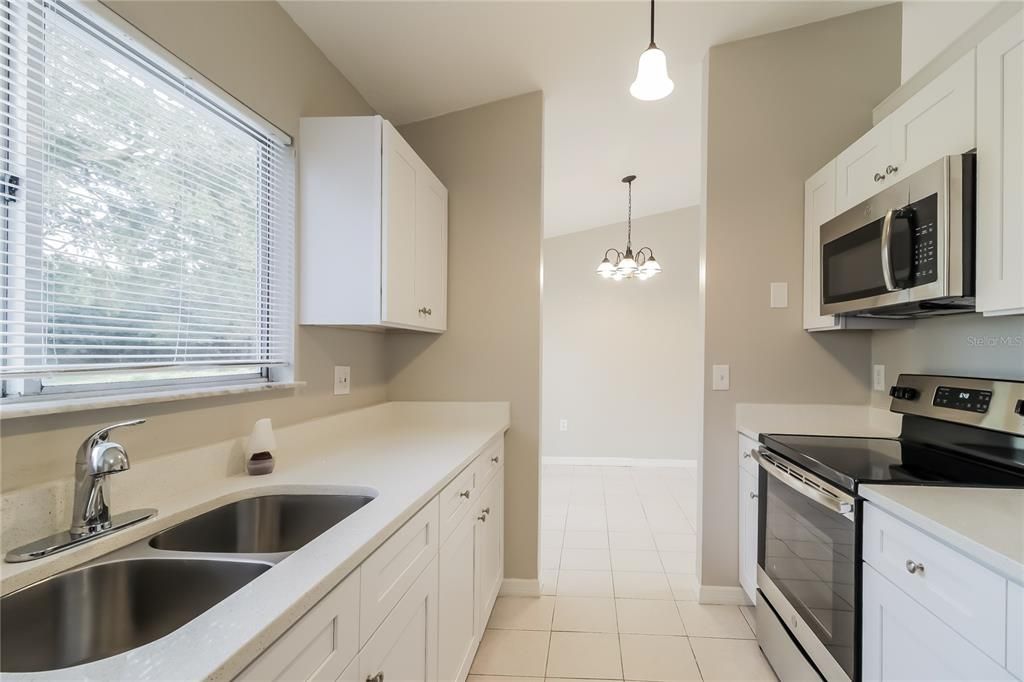 В аренду: $2,050 (3 спален, 2 ванн, 1329 Квадратных фут)