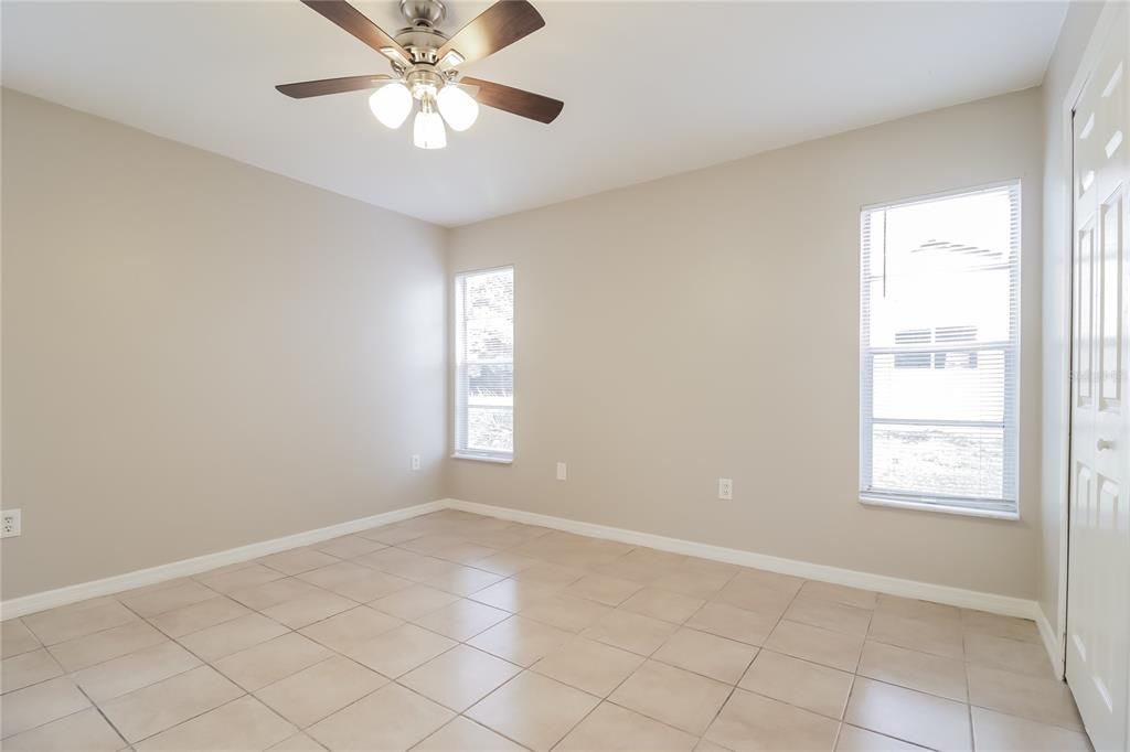 В аренду: $2,050 (3 спален, 2 ванн, 1329 Квадратных фут)