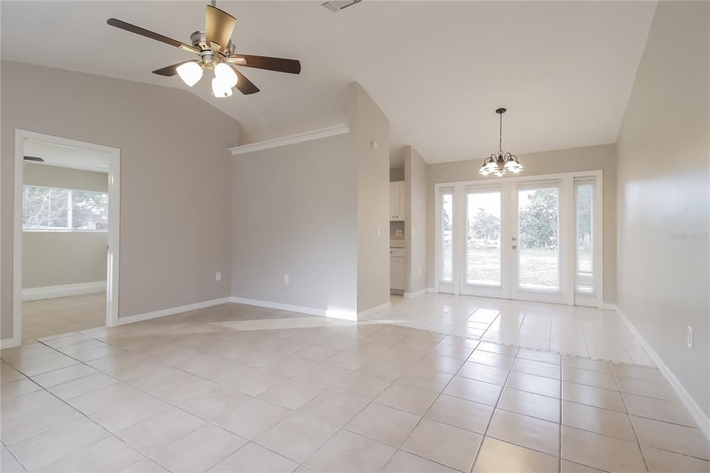 В аренду: $2,050 (3 спален, 2 ванн, 1329 Квадратных фут)