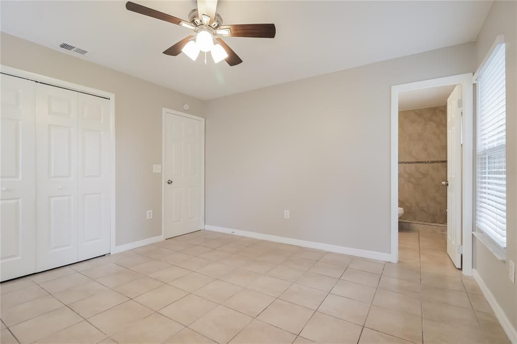 В аренду: $2,050 (3 спален, 2 ванн, 1329 Квадратных фут)