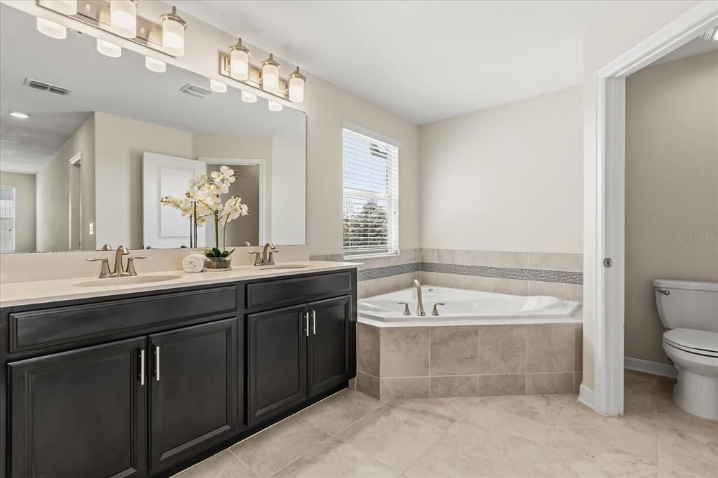 待售: $549,999 (5 贝兹, 3 浴室, 2638 平方英尺)