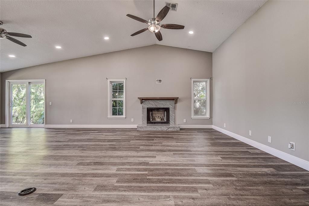 For Sale: $529,900 (3 beds, 2 baths, 1965 Square Feet)