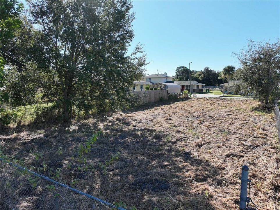 На продажу: $64,900 (0.14 acres)