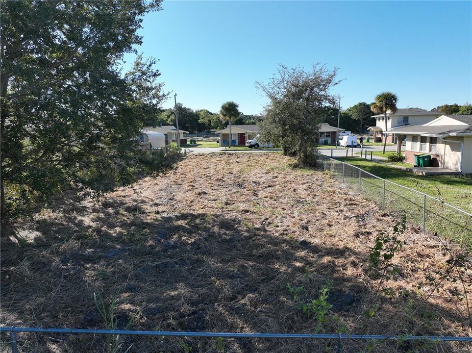 На продажу: $64,900 (0.14 acres)