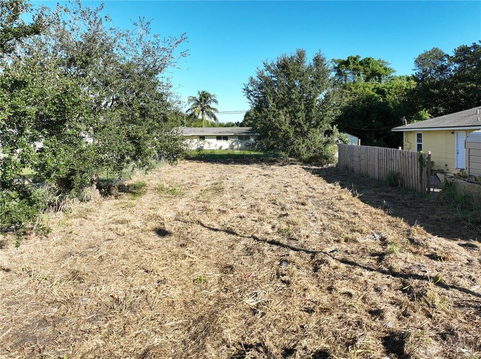 На продажу: $64,900 (0.14 acres)