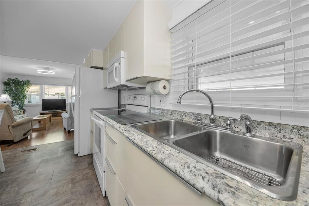 На продажу: $120,000 (1 спален, 1 ванн, 726 Квадратных фут)