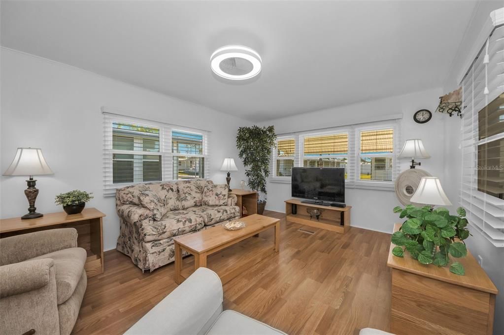 На продажу: $120,000 (1 спален, 1 ванн, 726 Квадратных фут)