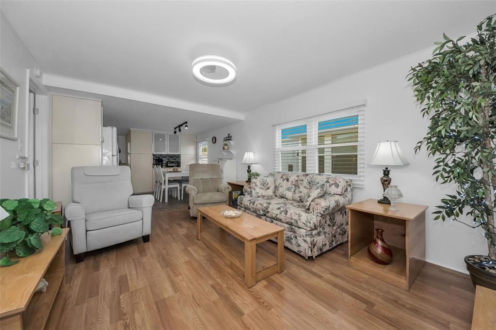 На продажу: $120,000 (1 спален, 1 ванн, 726 Квадратных фут)