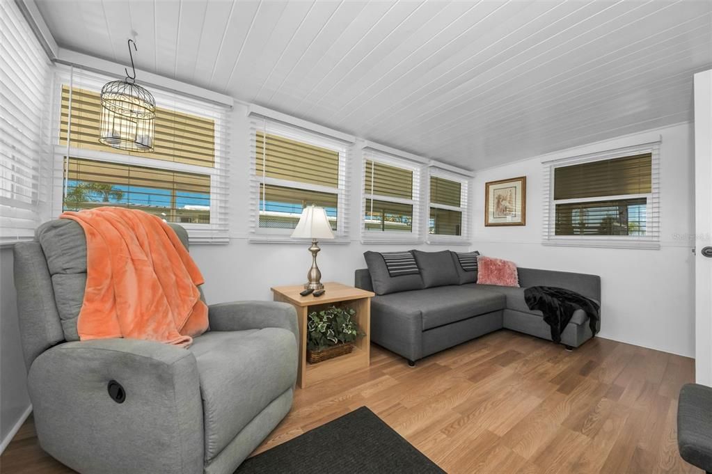 На продажу: $120,000 (1 спален, 1 ванн, 726 Квадратных фут)