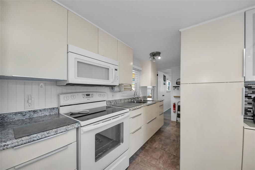 На продажу: $120,000 (1 спален, 1 ванн, 726 Квадратных фут)