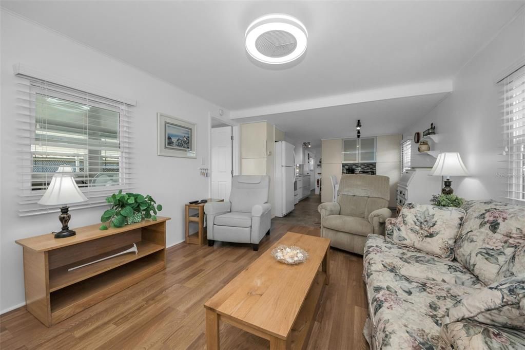 На продажу: $120,000 (1 спален, 1 ванн, 726 Квадратных фут)