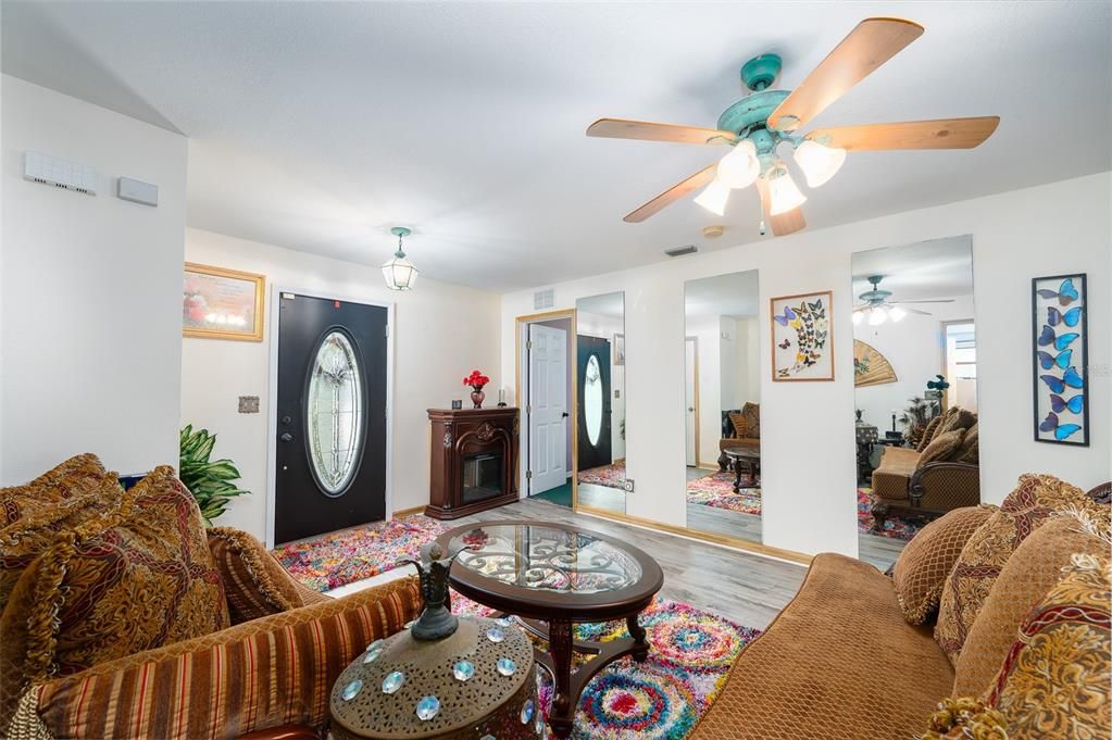 待售: $375,000 (3 贝兹, 2 浴室, 1633 平方英尺)