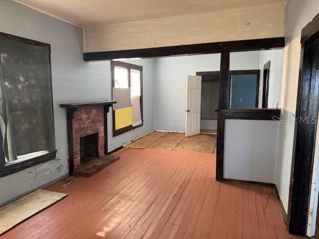 待售: $68,000 (2 贝兹, 1 浴室, 832 平方英尺)