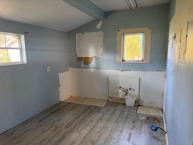 待售: $68,000 (2 贝兹, 1 浴室, 832 平方英尺)