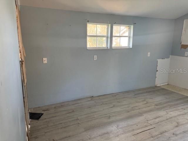 待售: $68,000 (2 贝兹, 1 浴室, 832 平方英尺)