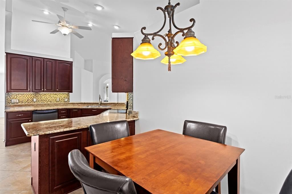 En Venta: $429,000 (4 camas, 2 baños, 1889 Pies cuadrados)