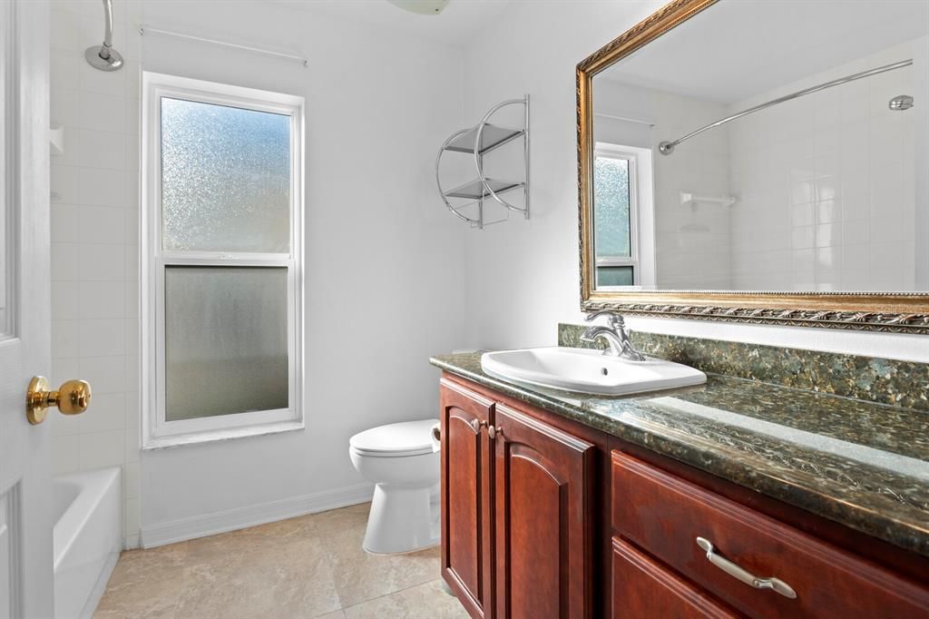 En Venta: $429,000 (4 camas, 2 baños, 1889 Pies cuadrados)