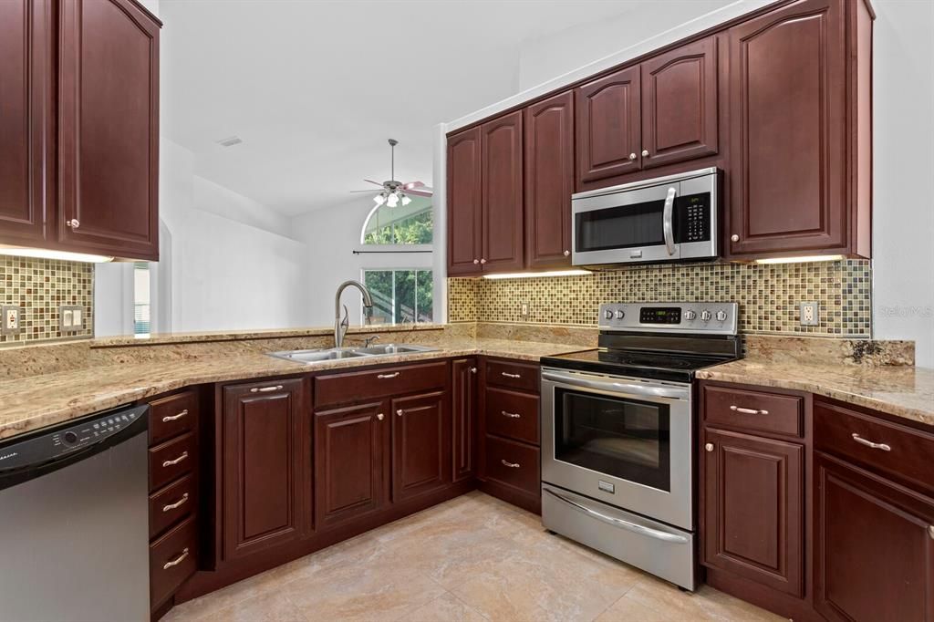 En Venta: $429,000 (4 camas, 2 baños, 1889 Pies cuadrados)