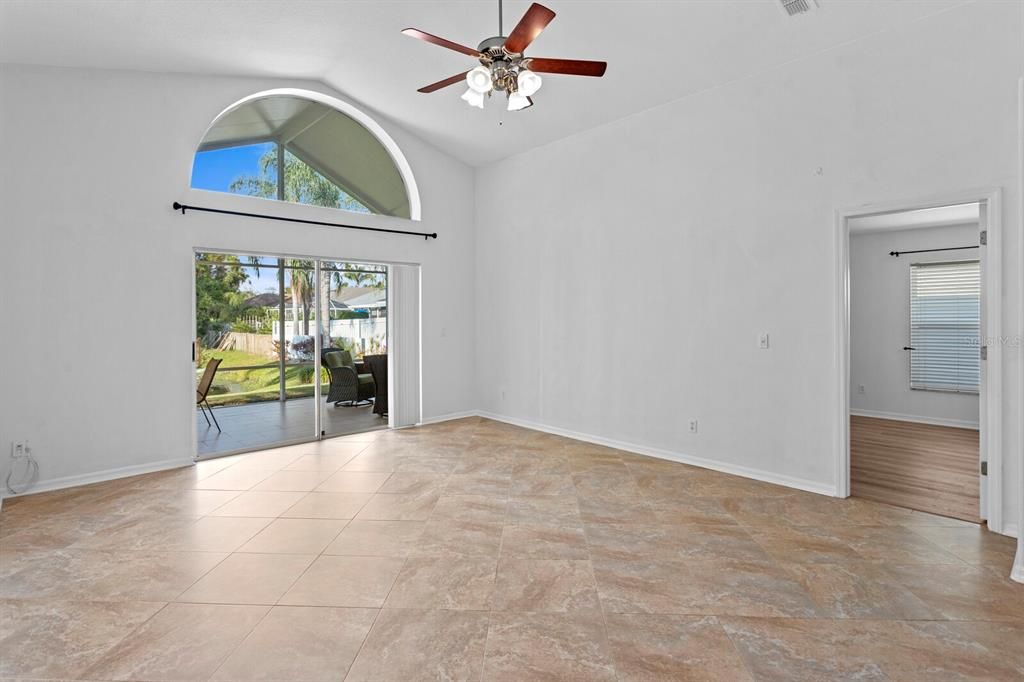 En Venta: $429,000 (4 camas, 2 baños, 1889 Pies cuadrados)