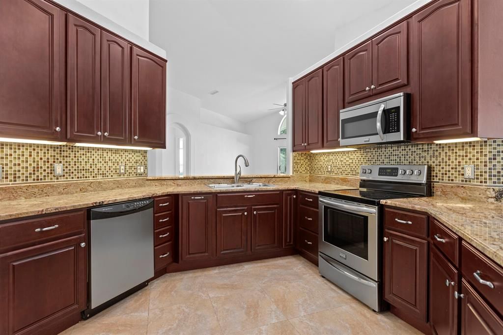 En Venta: $429,000 (4 camas, 2 baños, 1889 Pies cuadrados)