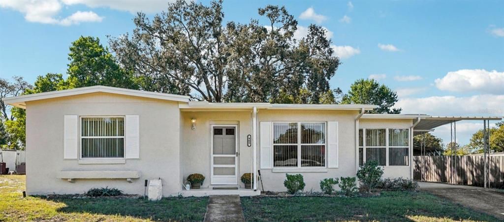 For Sale: $165,000 (2 beds, 2 baths, 740 Square Feet)