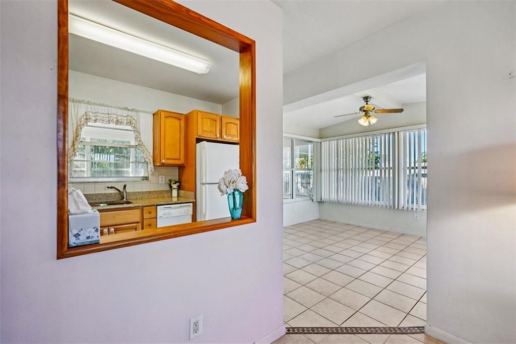 For Sale: $165,000 (2 beds, 2 baths, 740 Square Feet)