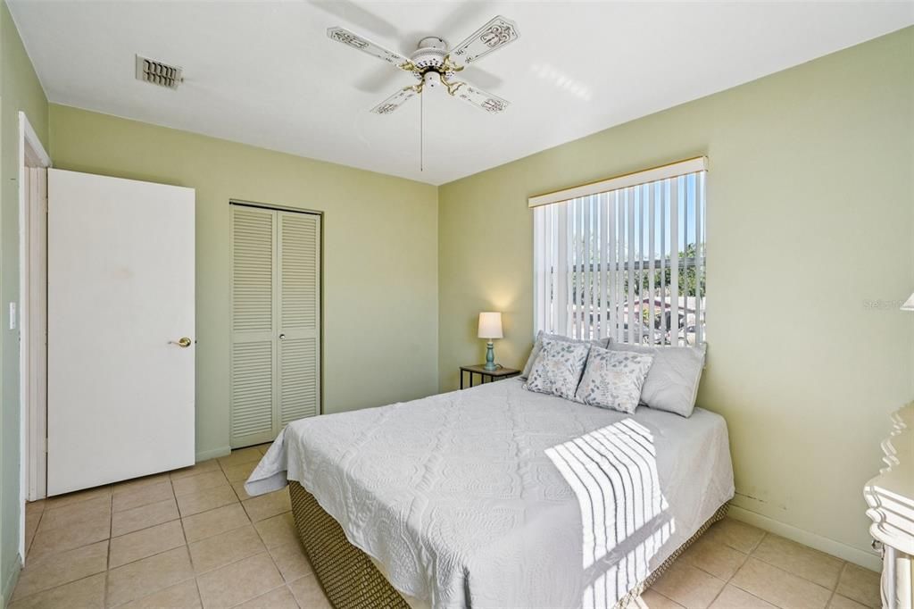 For Sale: $165,000 (2 beds, 2 baths, 740 Square Feet)