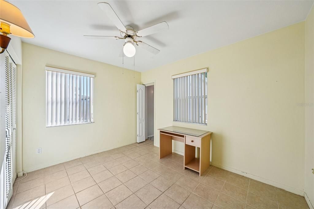 For Sale: $165,000 (2 beds, 2 baths, 740 Square Feet)