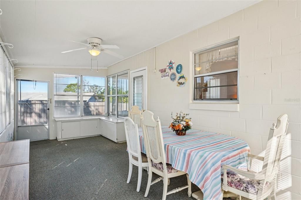 For Sale: $165,000 (2 beds, 2 baths, 740 Square Feet)