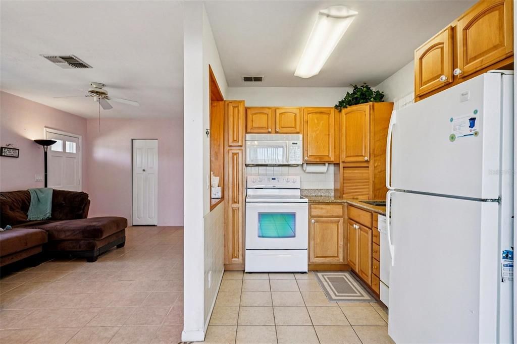 For Sale: $165,000 (2 beds, 2 baths, 740 Square Feet)