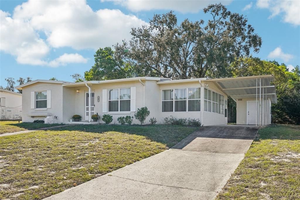 For Sale: $165,000 (2 beds, 2 baths, 740 Square Feet)