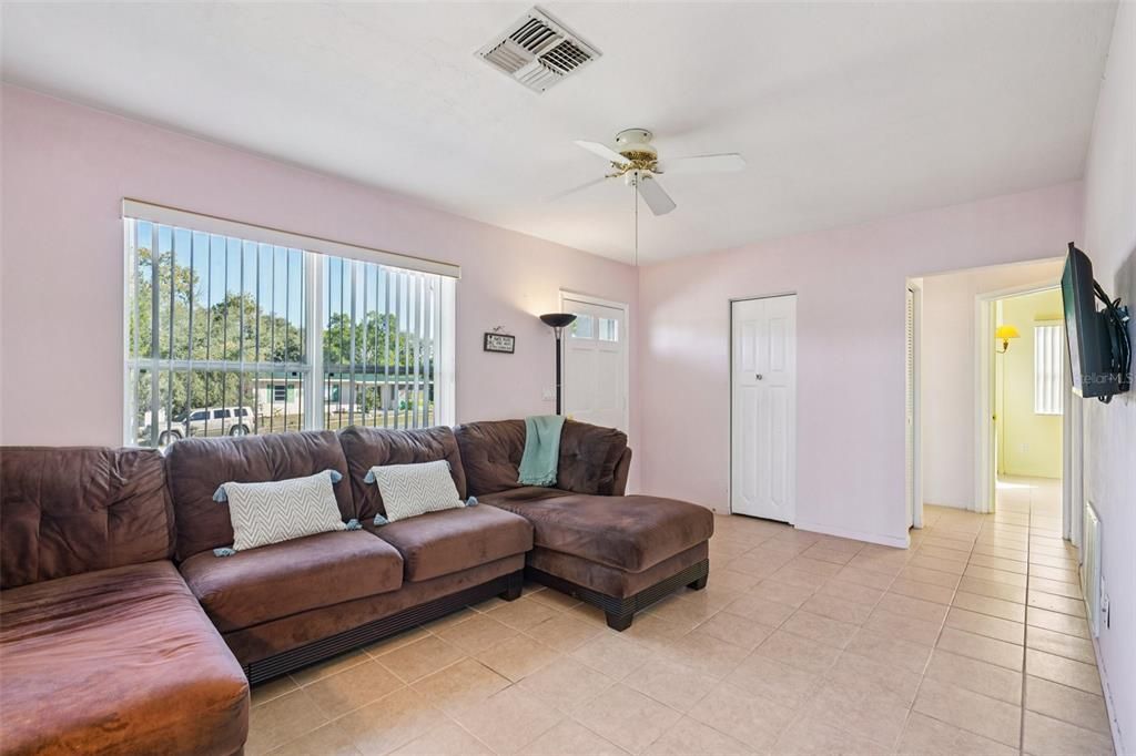 For Sale: $165,000 (2 beds, 2 baths, 740 Square Feet)