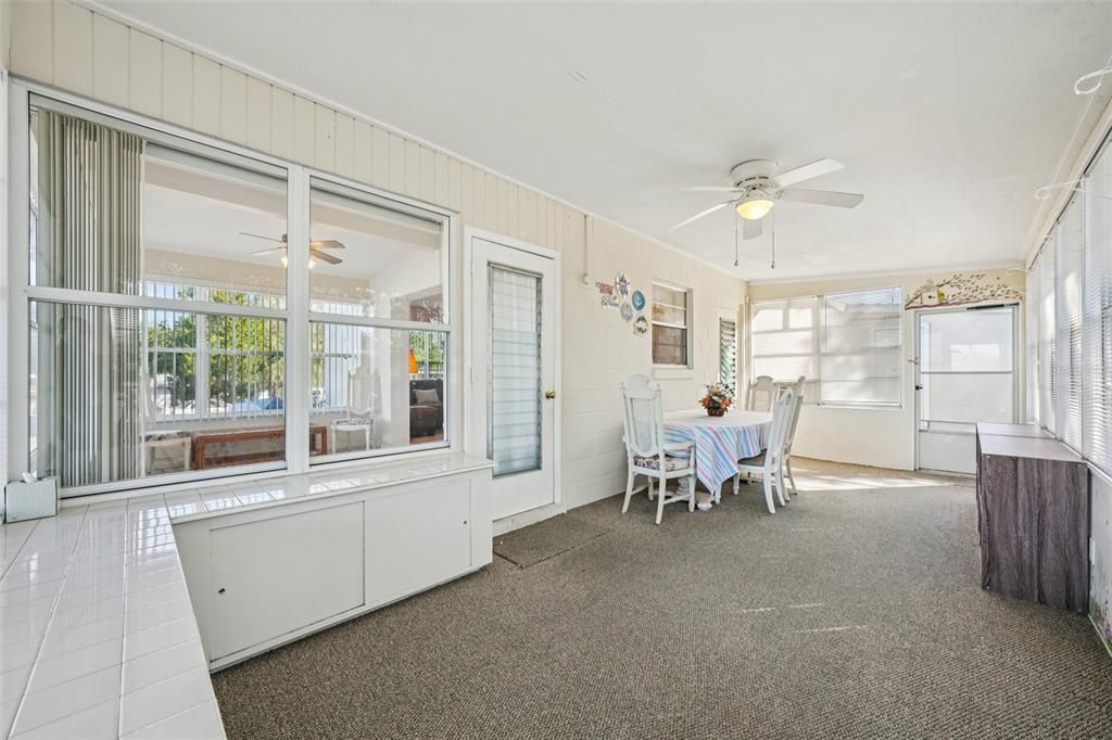 For Sale: $165,000 (2 beds, 2 baths, 740 Square Feet)