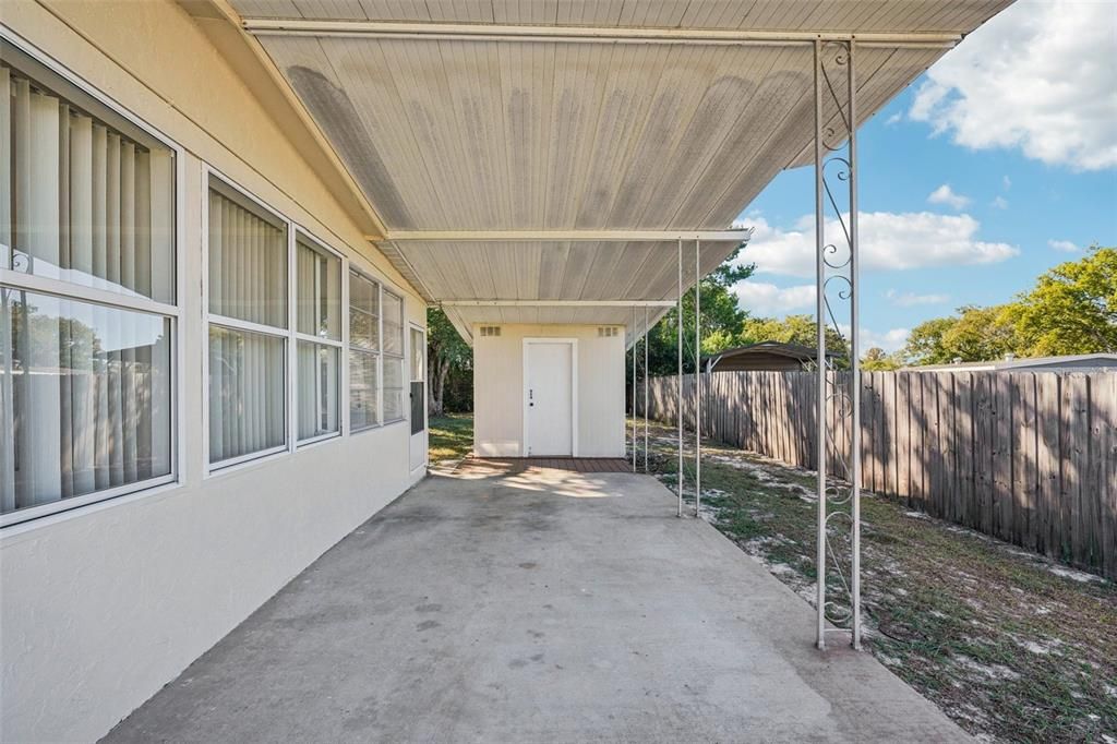 For Sale: $165,000 (2 beds, 2 baths, 740 Square Feet)