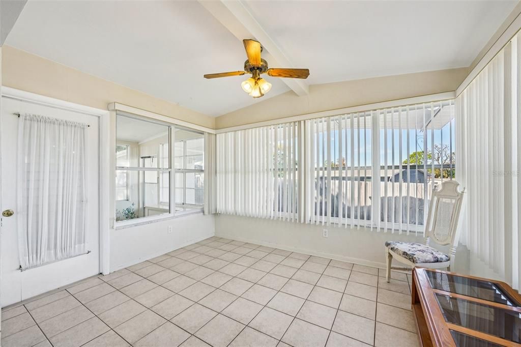 For Sale: $165,000 (2 beds, 2 baths, 740 Square Feet)