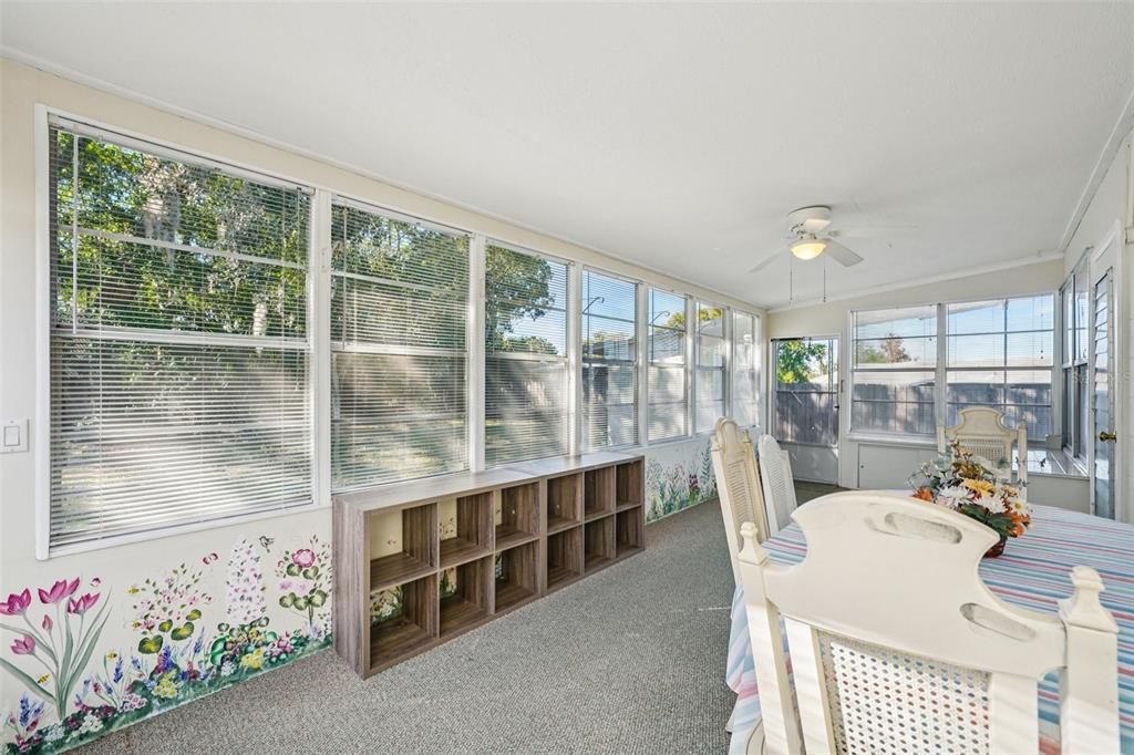 For Sale: $165,000 (2 beds, 2 baths, 740 Square Feet)