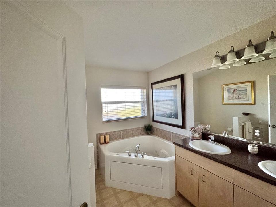 Active With Contract: $2,999 (4 beds, 4 baths, 2382 Square Feet)