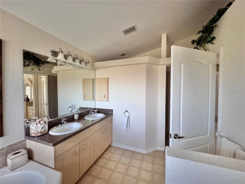 Active With Contract: $2,999 (4 beds, 4 baths, 2382 Square Feet)