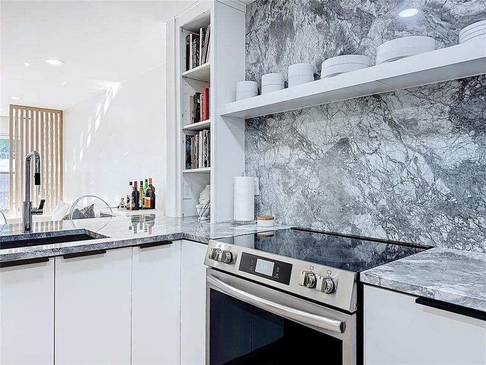 For Sale: $203,900 (1 beds, 1 baths, 630 Square Feet)