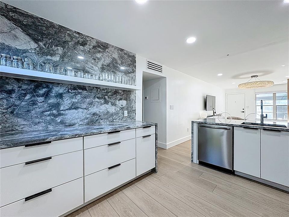 For Sale: $203,900 (1 beds, 1 baths, 630 Square Feet)