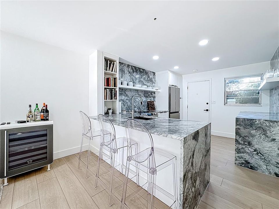 For Sale: $203,900 (1 beds, 1 baths, 630 Square Feet)