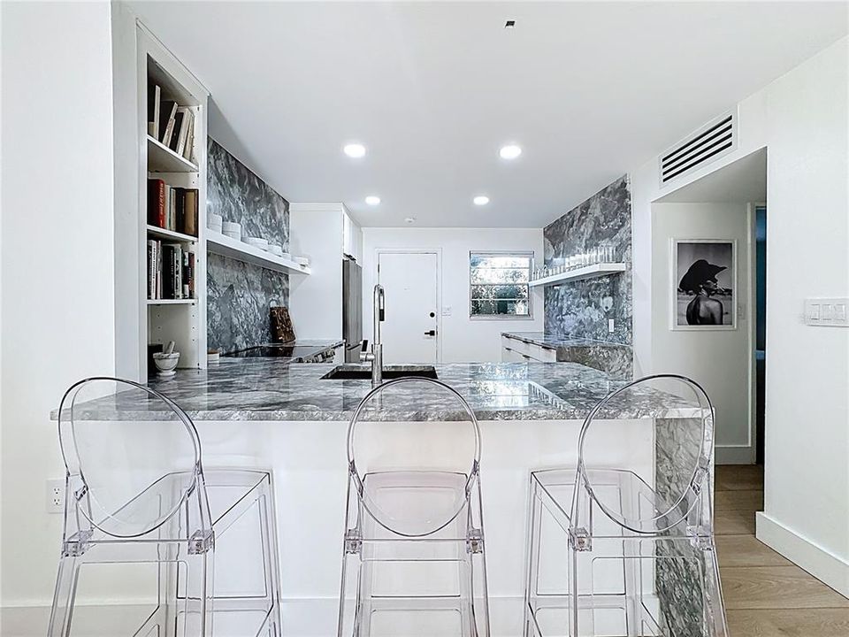 For Sale: $203,900 (1 beds, 1 baths, 630 Square Feet)