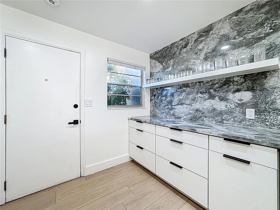 For Sale: $203,900 (1 beds, 1 baths, 630 Square Feet)