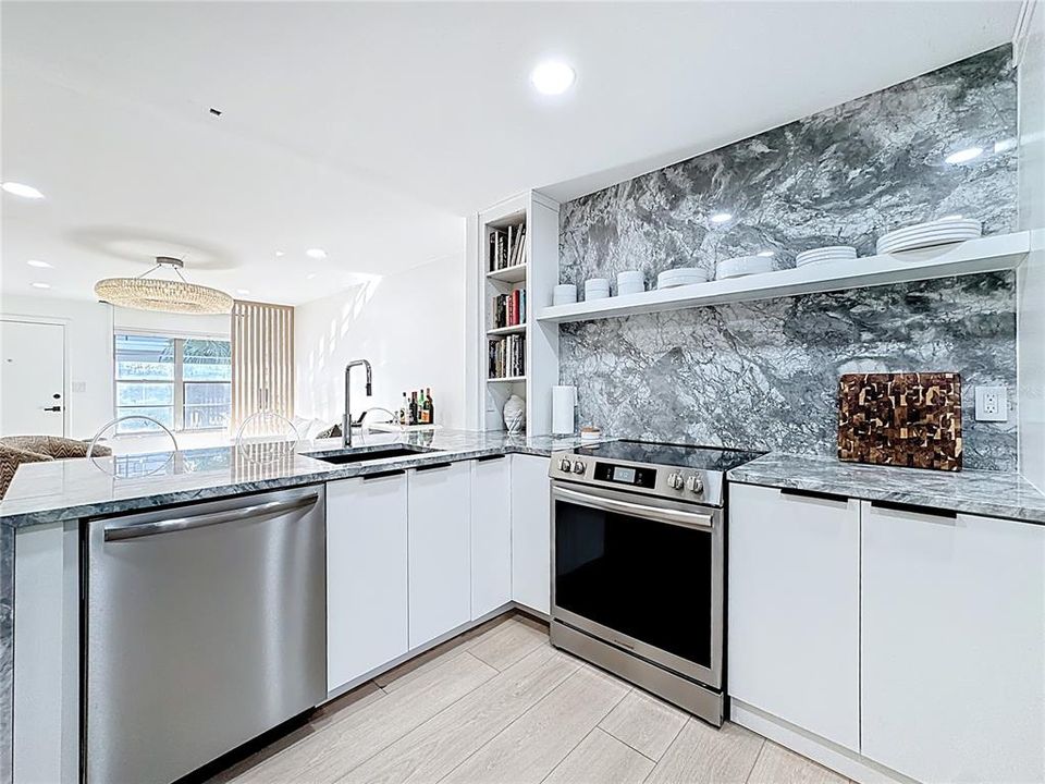 For Sale: $203,900 (1 beds, 1 baths, 630 Square Feet)